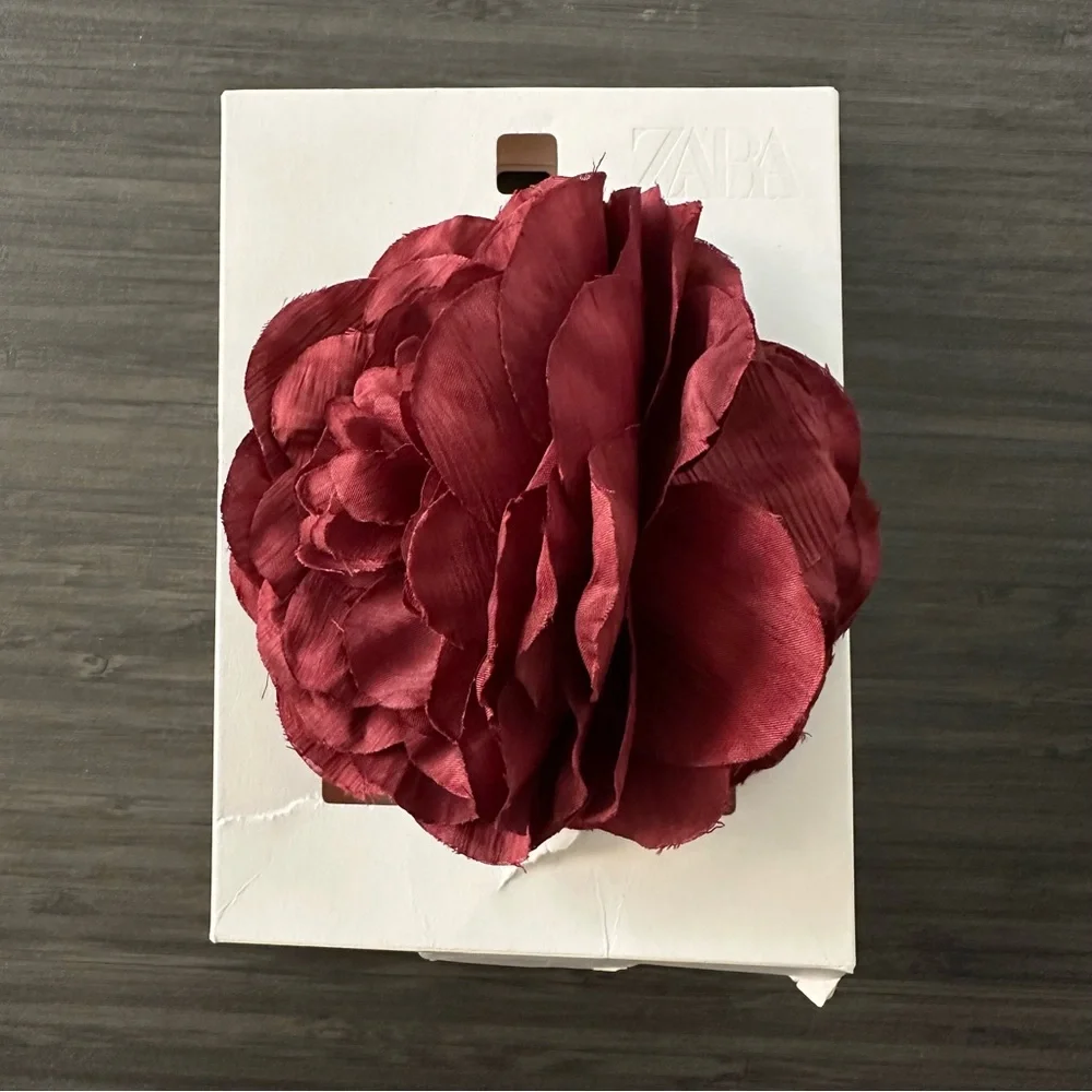 Zara Woven Floral Hair Clip in Burgundy - Picture 2 of 9